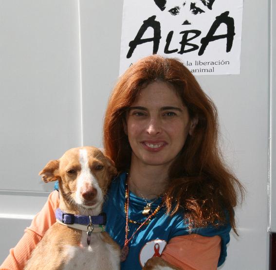 Más de mil personas acompañamos a Beatriz Menchén en huelga de hambre contra el sacrificio de animales en perreras municipales